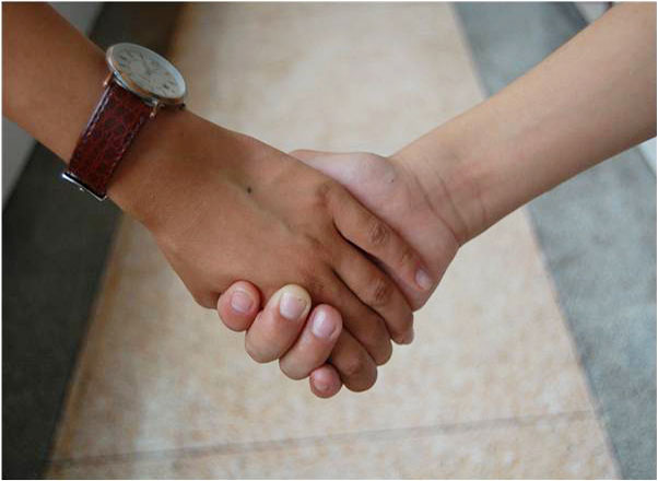 7��19�������ݾ���վһ������С�ҵ��к�Ҫ�x�_�ˣ��ѹ�ͬ��̎ʮ����ĺ��ӂ��͡�������꠆T��ʮ�ֲ��ᡣ�D��С�Һ�꠆T�o�յ��p�֡�һ��꠆T����ӛ���������҂��֠����֣����B��������