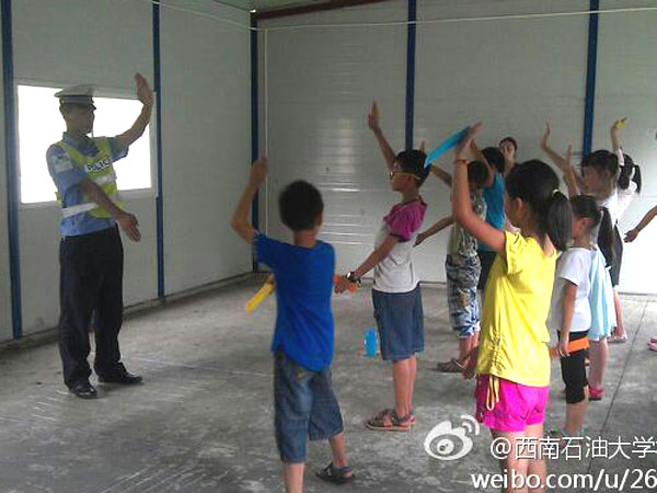 7��24��������ʯ�ʹ�W(xu��)У��(b��o)ӛ�߈F(tu��n)���Ű�֧��־Ը�(du��)�o���ӂ�������һ�ò�һ�ӵ��I(y��)�w�(y��n)�n�����а������t(y��)�����ώ������죬�ƌW(xu��)������ώ���N�I(y��)���(du��)�T��ϣ�������ӂ��ڸ���(g��)�I(y��)�ώ�ָ��(d��o)�����܌�δ����������Mϣ�����D�顰���������ڽ̌�(d��o)���ӂ���ָͨ�]�Ļ��A(ch��)�ք���