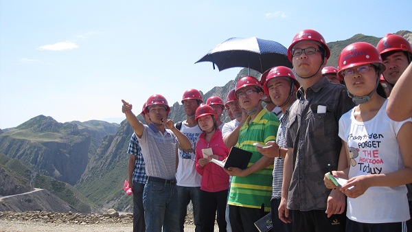 7��9����ʯ���Ӵ�W(xu��)��������顱�F(tu��n)�(du��)�ڶ���ǰ����˹����ˮ���м~���̣���(sh��)���{(di��o)�п�˹����ˮ���м~���̵ĵ��|(zh��)��r���D���(du��)�T��?c��)��J(r��n)�� (t��ng)ȡ�����ώ����v�⡣