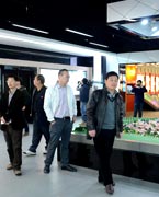 晉江城市展館　　晉江城市展館大樓位于世紀(jì)大道西側(cè)，于2004年12月動(dòng)工建設(shè)，地上四層、地下一層，總建筑面積為18645平方米，項(xiàng)目總投資為7500萬(wàn)元。