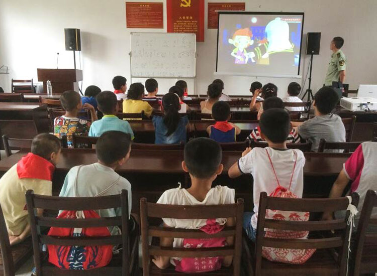 ־Ը����Ո���ą^(q��)�侯��꠰�ǰ�����ٽoС���т���������ȫ֪�R�v����