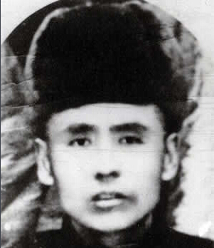 ���F÷��1893��1934�����������|����Ϫ��1931��10����Ѯ�����F÷�������|�������l(w��i)܊�����ڵ��|���P����ᶎr���f��һ�������1932��3�����|���񱊿��վȇ���ί�����F÷��|�����x��܊��28·܊˾����1934��5��30���������F÷����͢�o���I�Ăα��°���꠲��@��1934��9��28��ҹ�����F÷����܊�ٰ�񽵟oЧ�±�������1935�깲�a(ch��n)�h�l(f��)���ġ���һ���ԡ��У��Q���ǡ���ȇ������|������Ӣ�ۡ���1988�걻׷�J�������ʿ��2014��9��1���������������������ĵ�һ��300����������Ӣ�Һ�Ӣ��Ⱥ�w�����