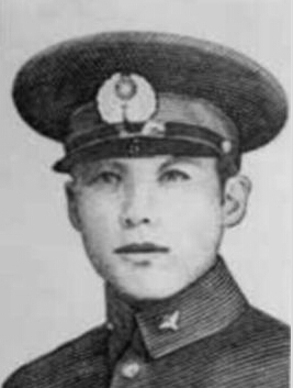 鐺��ģ�1916�꣭1937��8��17�գ����|�����(zh��n)�ˣ���܊��5���մ���w�ІT�� ����һ�ˡ���׃�����܊����У���ڮ��I(y��)��1937��8��17�������ٵ������Zը�Ϻ����Ĵ�·��܊�܊˾��r�����ձ�܊�֮�����ړ������C������鐺�����������딳����┵(sh��)ʮ���ձ�ʿ������������鐺��Ĳ������������w�ІT����֘�����������܊��֮�������һ�w�ӏ��Ԛ�ѳ����������������һ����������Ӣ����