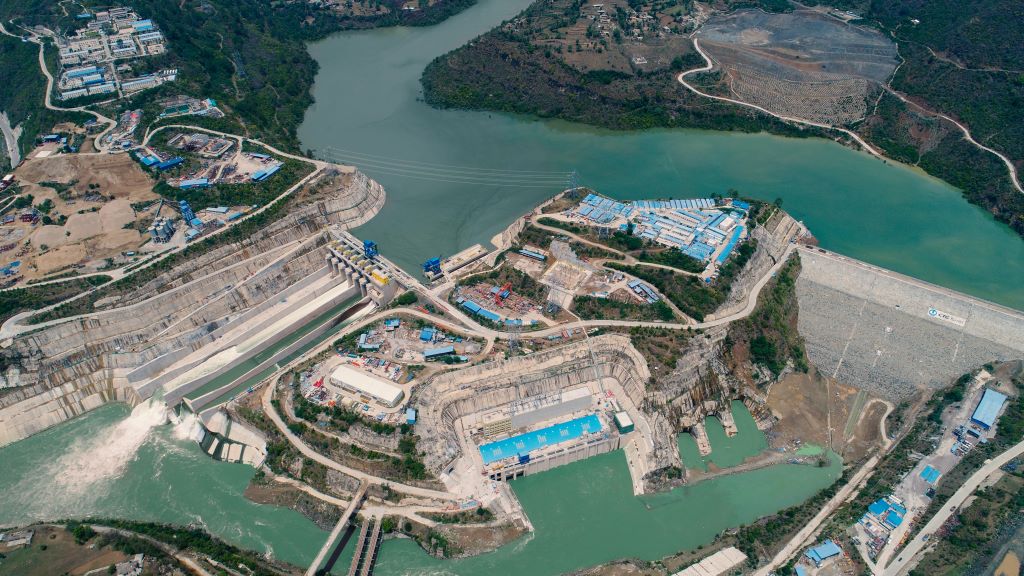 中巴經(jīng)濟(jì)走廊首個(gè)水電項(xiàng)目——巴基斯坦卡洛特水電站。（三峽集團(tuán)供圖）