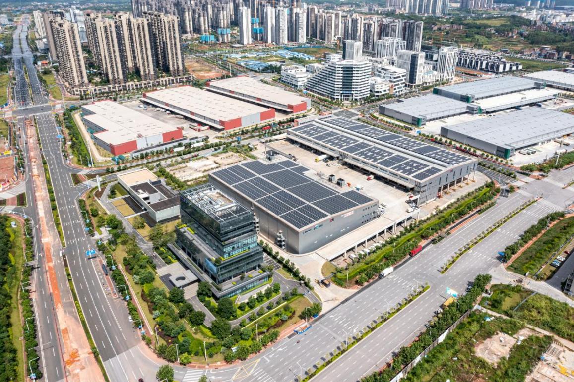 中新南寧國際物流園航拍圖。 人民網(wǎng) 嚴(yán)立政攝