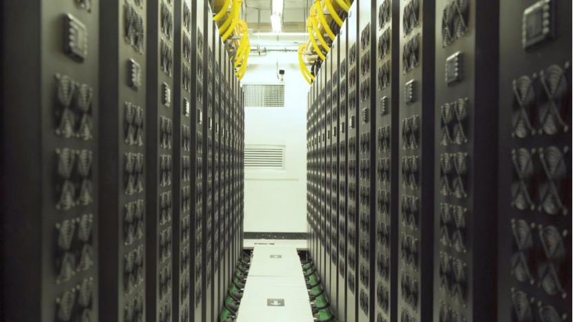 貴安超算中心內(nèi)的機(jī)房。人民網(wǎng) 陽茜攝